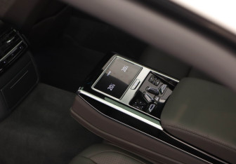 Подержанный автомобиль Audi A8 2021 года (33 фото)