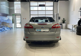 Подержанный автомобиль Ford Mondeo Sedan 2007 года (5 фото)