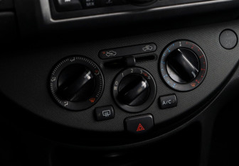 Подержанный автомобиль Nissan Note 2007 года (18 фото)