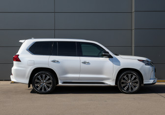 Подержанный автомобиль Lexus LX 2020 года (4 фото)