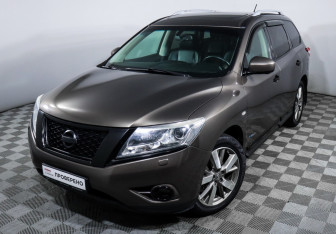 Подержанный автомобиль Nissan Pathfinder 2015 года (17 фото)