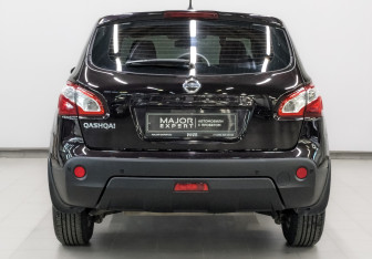 Подержанный автомобиль Nissan Qashqai 2011 года (6 фото)