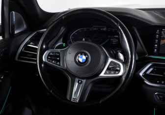 Подержанный автомобиль BMW X7 2021 года (15 фото)