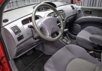 Подержанный автомобиль Hyundai Matrix 2005 года (16 фото)