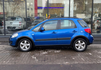 Подержанный автомобиль Suzuki SX4 Hatchback 2011 года (5 фото)