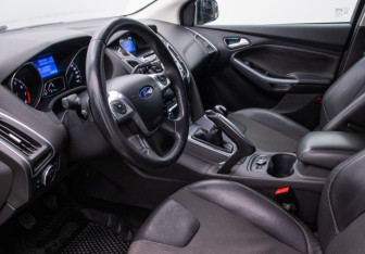 Подержанный автомобиль Ford Focus Sedan 2012 года (10 фото)