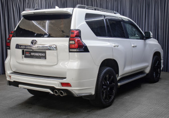 Подержанный автомобиль Toyota Land Cruiser Prado 2018 года (5 фото)