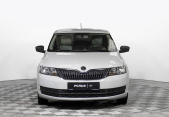 Подержанный автомобиль Skoda Rapid Liftback 2015 года (2 фото)
