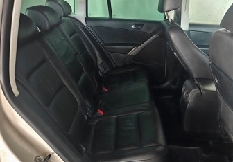 Подержанный автомобиль Volkswagen Tiguan 2009 года (10 фото)