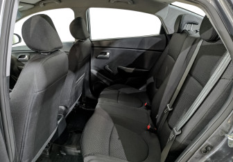 Подержанный автомобиль Kia Rio Sedan 2015 года (18 фото)