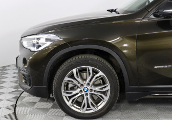 Подержанный автомобиль BMW X1 2017 года (8 фото)