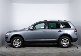 Подержанный автомобиль Volkswagen Touareg 2008 года (8 фото)