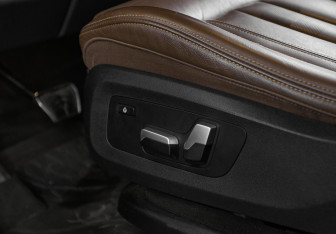 Подержанный автомобиль BMW X5 2021 года (10 фото)