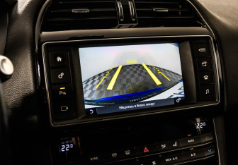 Подержанный автомобиль Jaguar F-Pace 2018 года (14 фото)