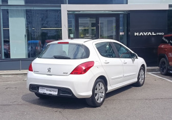 Подержанный автомобиль Peugeot 308 Hatchback 2011 года (5 фото)