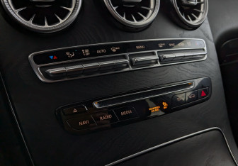 Подержанный автомобиль Mercedes-Benz GLC AMG 2017 года (29 фото)