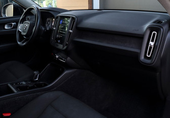Подержанный автомобиль Volvo XC40 2019 года (9 фото)