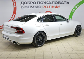 Подержанный автомобиль Volvo S90 2018 года (4 фото)