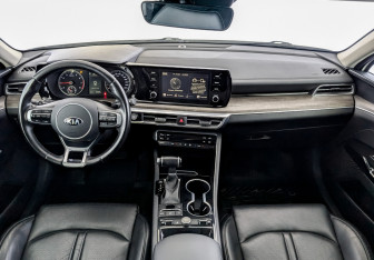 Подержанный автомобиль Kia K5 2021 года (14 фото)