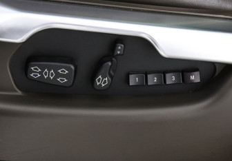 Подержанный автомобиль Land Rover Range Rover 2010 года (14 фото)