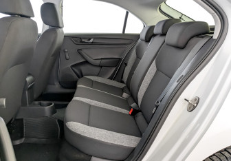 Подержанный автомобиль Skoda Rapid Liftback 2021 года (12 фото)