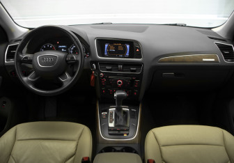 Подержанный автомобиль Audi Q5 2013 года (8 фото)