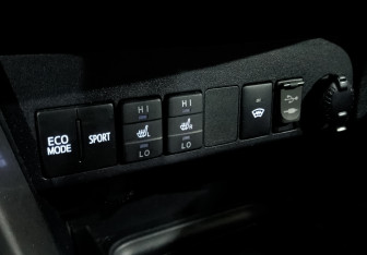 Подержанный автомобиль Toyota RAV4 2018 года (25 фото)