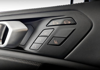 Подержанный автомобиль BMW X6 2020 года (22 фото)