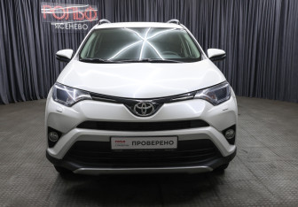 Подержанный автомобиль Toyota RAV4 2017 года (2 фото)