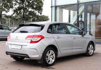 Подержанный автомобиль Citroen C4 Hatchback 2012 года (4 фото)