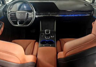 Подержанный автомобиль Omoda C5 2022 года (11 фото)