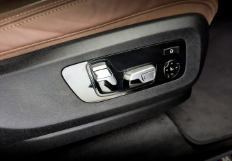Подержанный автомобиль BMW X7 2021 года (24 фото)