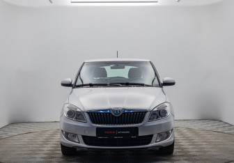 Подержанный автомобиль Skoda Fabia Hatchback 2011 года (2 фото)