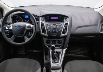 Подержанный автомобиль Ford Focus Hatchback 2011 года (13 фото)
