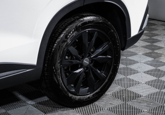 Подержанный автомобиль Omoda C5 2024 года (15 фото)