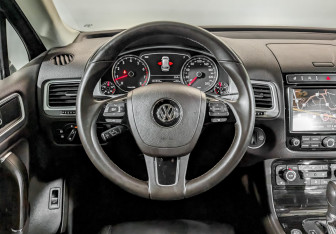 Подержанный автомобиль Volkswagen Touareg 2017 года (22 фото)
