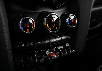 Подержанный автомобиль MINI Hatch 2019 года (21 фото)