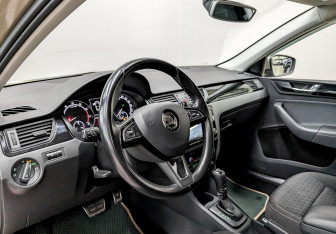 Подержанный автомобиль Skoda Rapid Liftback 2018 года (17 фото)