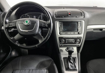 Подержанный автомобиль Skoda Octavia Liftback 2013 года (12 фото)