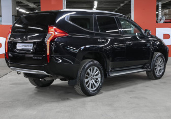 Подержанный автомобиль Mitsubishi Pajero Sport 2018 года (15 фото)