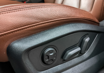 Подержанный автомобиль Audi Q7 2019 года (21 фото)