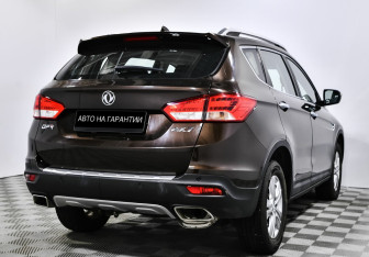 Подержанный автомобиль DongFeng AX7 2017 года (3 фото)