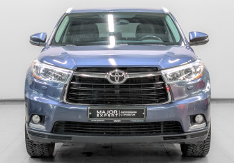 Подержанный автомобиль Toyota Highlander 2014 года (2 фото)