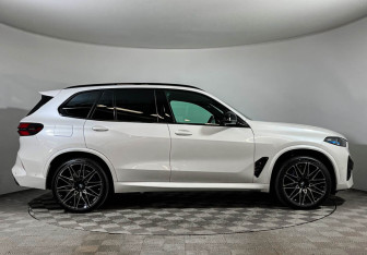 Подержанный автомобиль BMW X5 M 2024 года (2 фото)