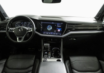 Подержанный автомобиль Volkswagen Touareg 2020 года (13 фото)