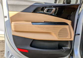 Подержанный автомобиль Kia Carnival 2021 года (19 фото)