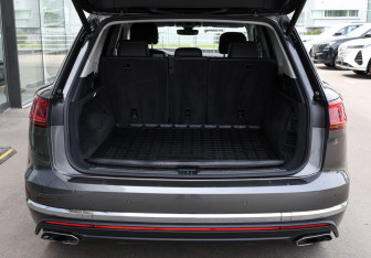 Подержанный автомобиль Volkswagen Touareg 2020 года (10 фото)