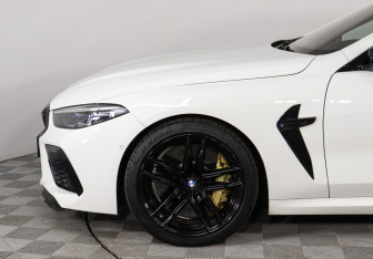 Подержанный автомобиль BMW M8 Coupe 2019 года (8 фото)