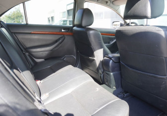 Подержанный автомобиль Toyota Avensis Liftback 2007 года (9 фото)
