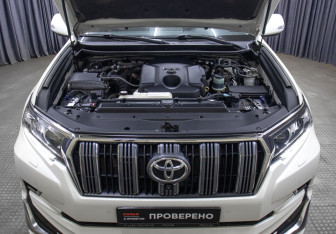 Подержанный автомобиль Toyota Land Cruiser Prado 2018 года (9 фото)